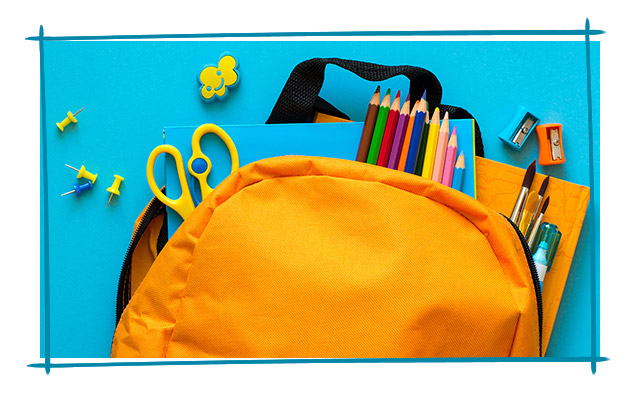 Foto de útiles escolares y mochila.