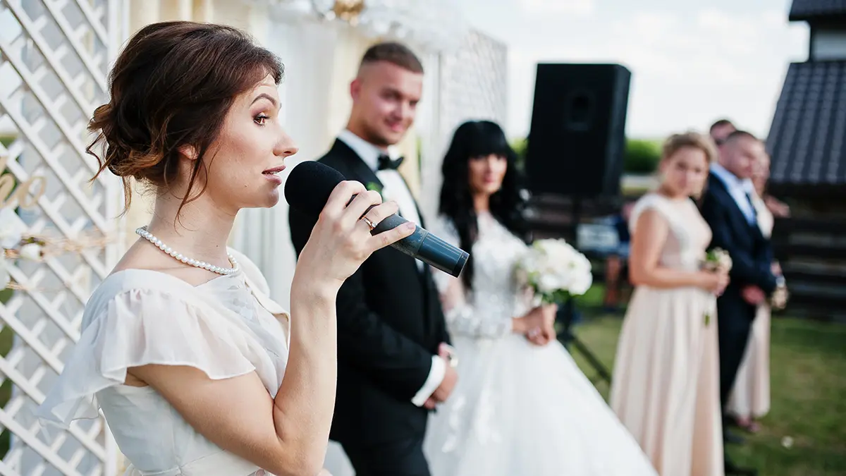 wedding toast with maid of honor giving wedding speech