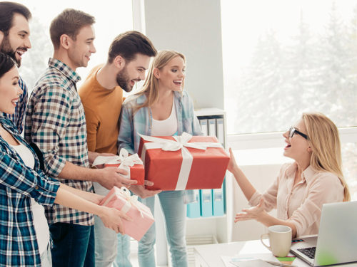boss day gift ideas with employees giving boss gitt