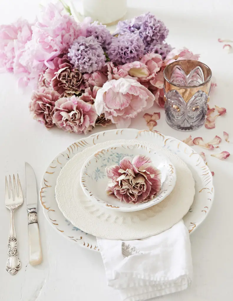 decorating for fall with fall place setting