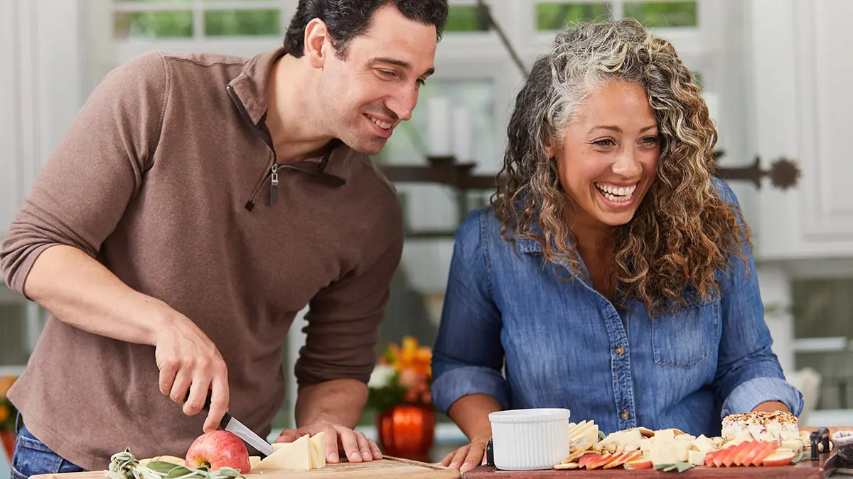 fall date ideas with couple cooking together