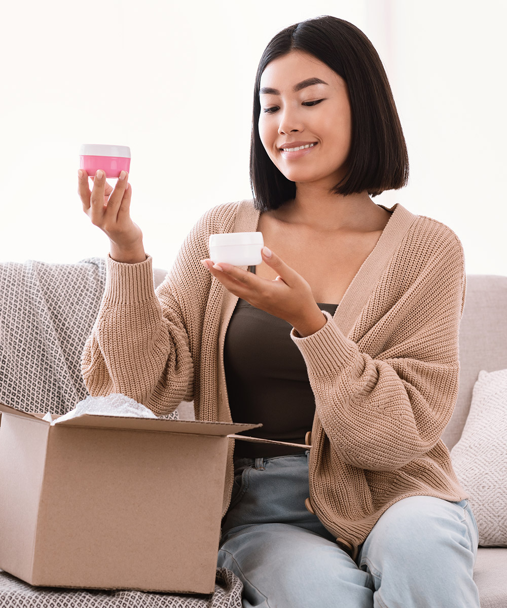 https://www.flowers.com/blog/wp content/uploads///woman receiving beauty box
