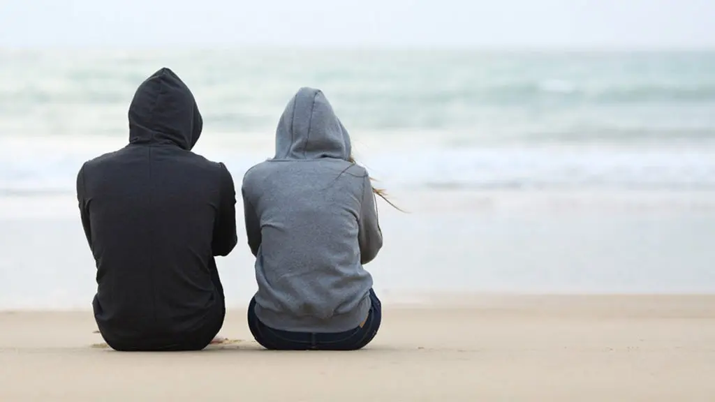 what to say to someone who is grieving with grieving friends on a beach
