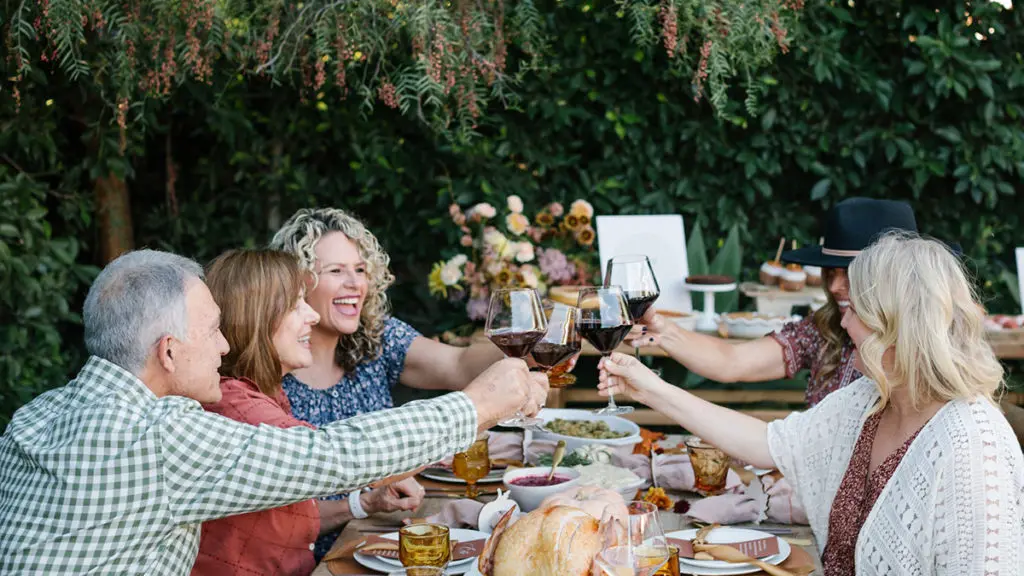 dinner guest etiquette hero