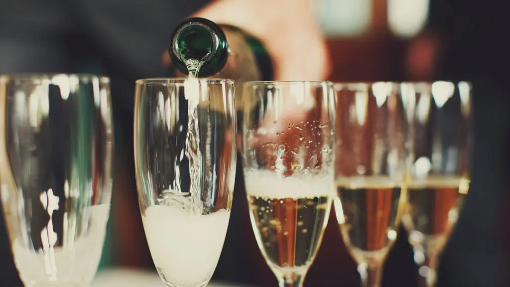 new years eve party ideas with champagne