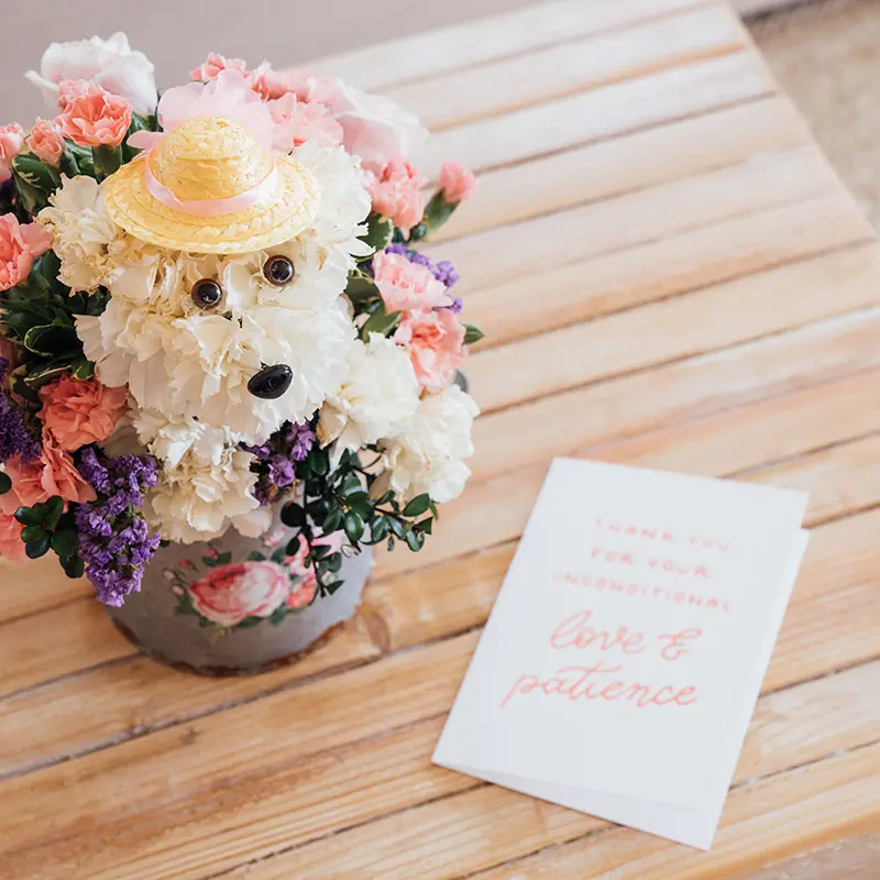 Ideas de mensajes para tarjetas del día de la madre con tarjetas y flores para el día de la madre.