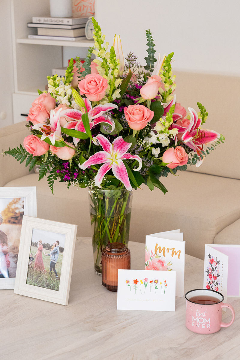 datos divertidos sobre el día de la madre con flores y tarjetas