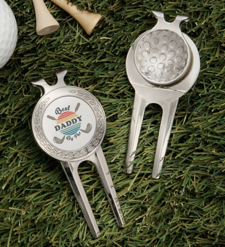 golf gift ideas with divot tool and ball marker