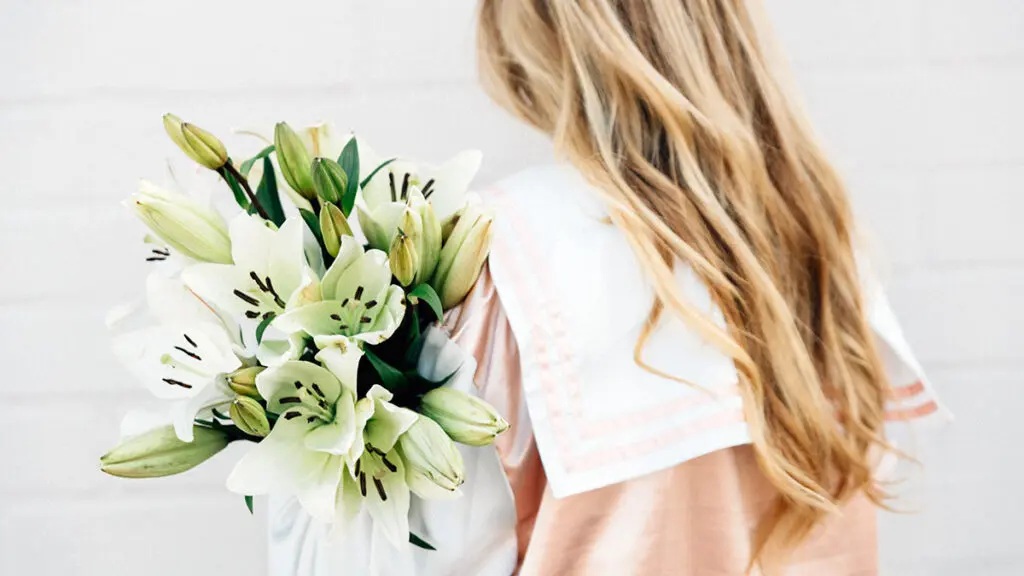 Birthday gifts for cancer with white lilies