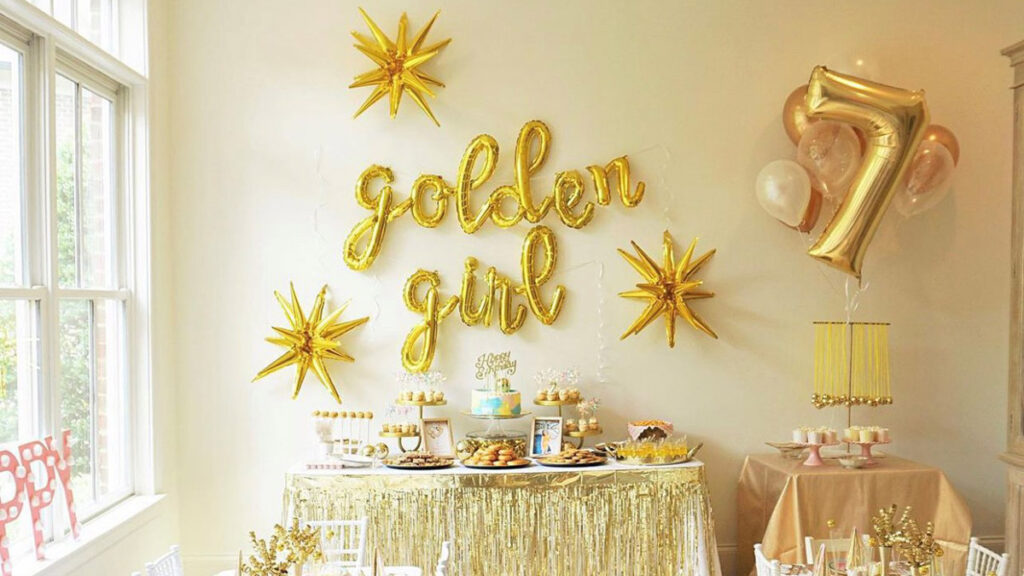 decoraciones de globos de cumpleaños dorados