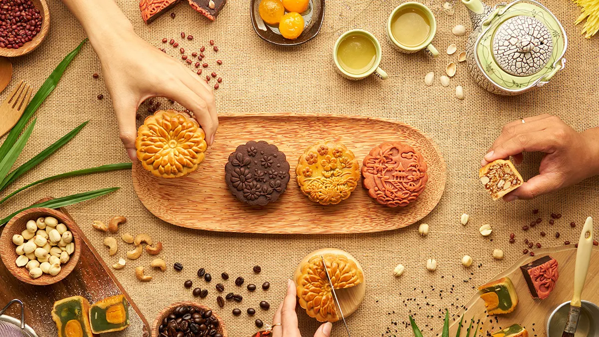 thanksgiving around the world with moon cakes