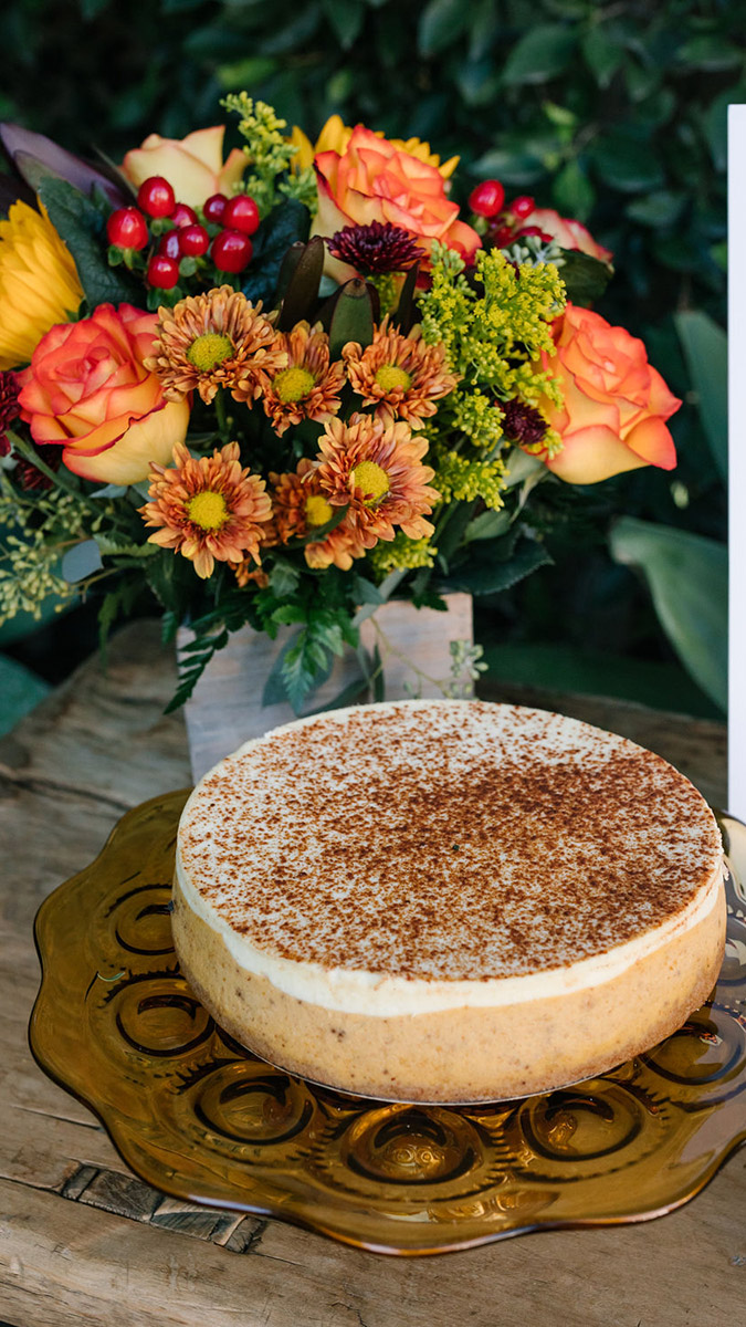 https://www.flowers.com/blog/wp content/uploads///thanksgiving checklist fall flowers and pie