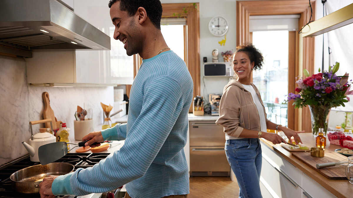 valentine's day date ideas couple cooking together