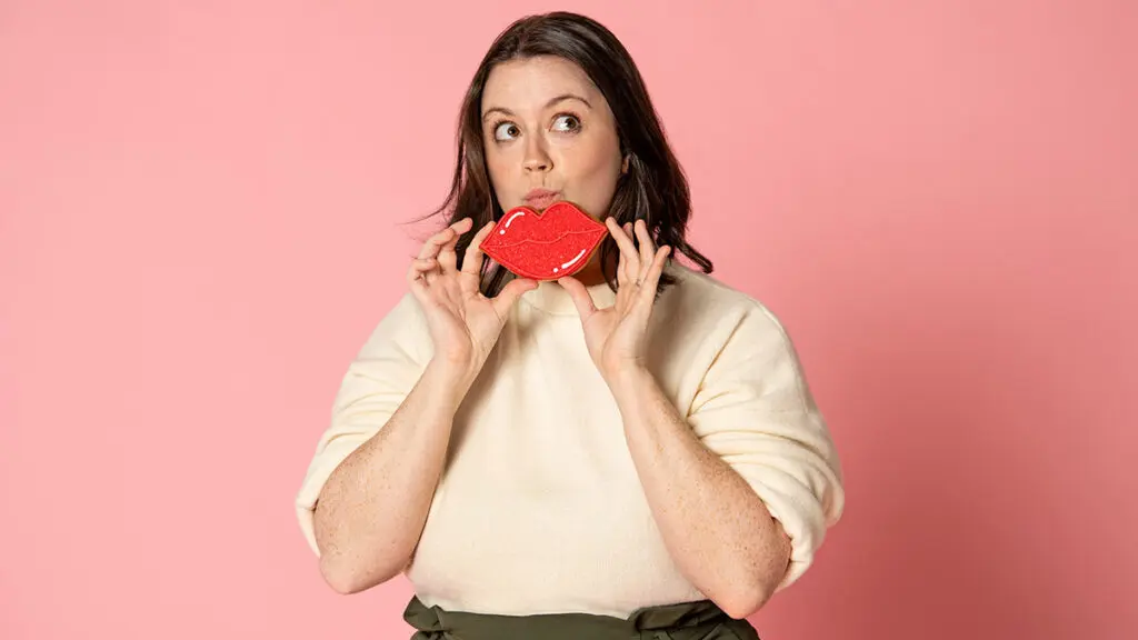 valentines day puns woman with lips cookie