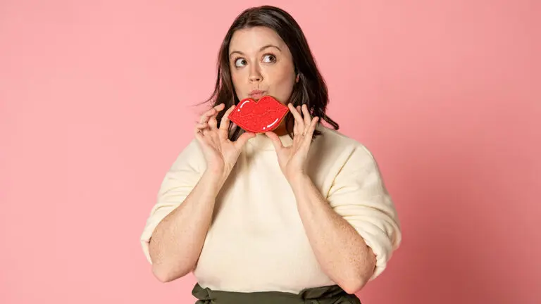 valentines day puns woman with lips cookie