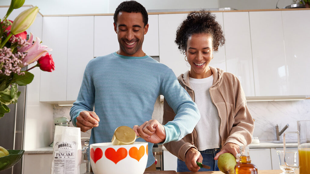 valentine's gift ideas for him couple baking together