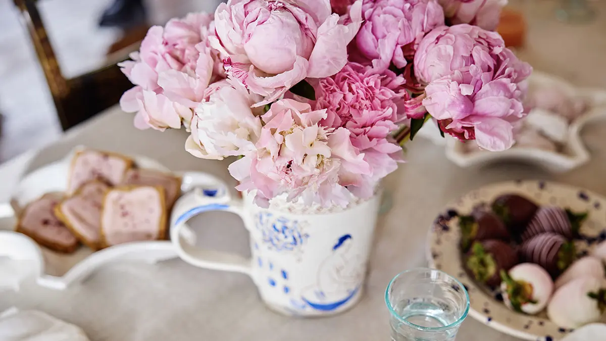 mothers day flower decorations peonies