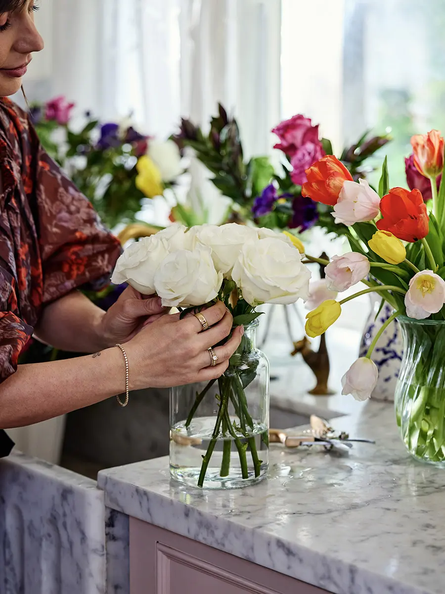 pia baroncini arranging flowers