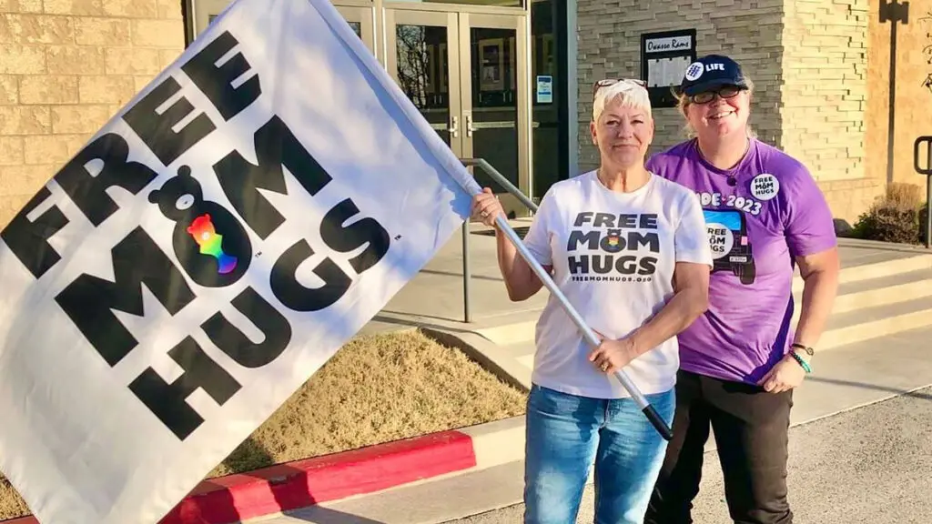 Sara Cunningham Wants to Spread Love to Those Who Need It Most free mom hugs hero